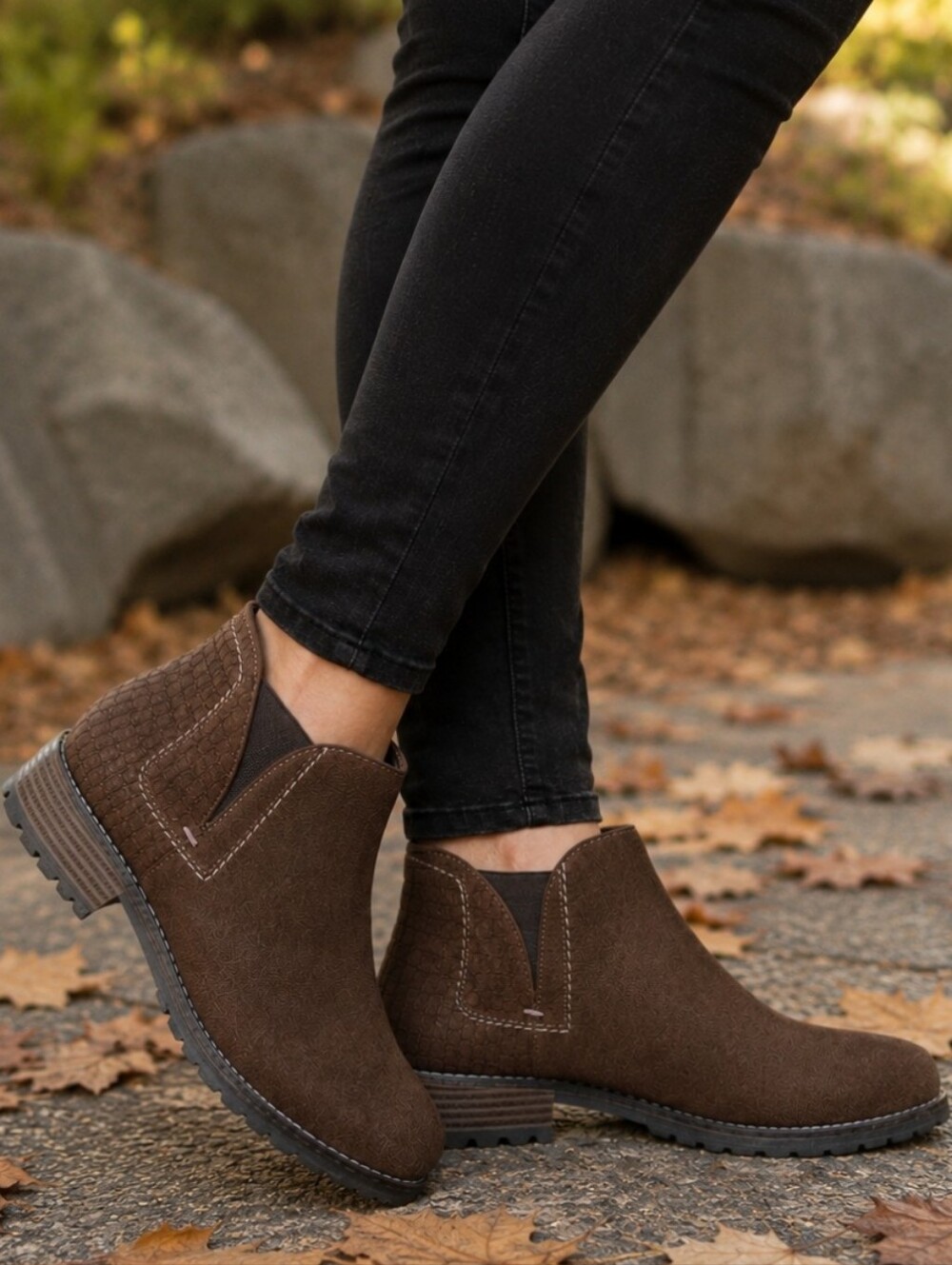 Clarks Clarkwell Demi Western Boho Minimalist Chelsea Lug Sole Comfort Bootie 8M
